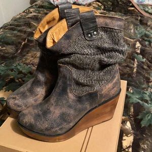NWT Bedstu slouch cobbler series boot! Read description! Fits an 8.5 !